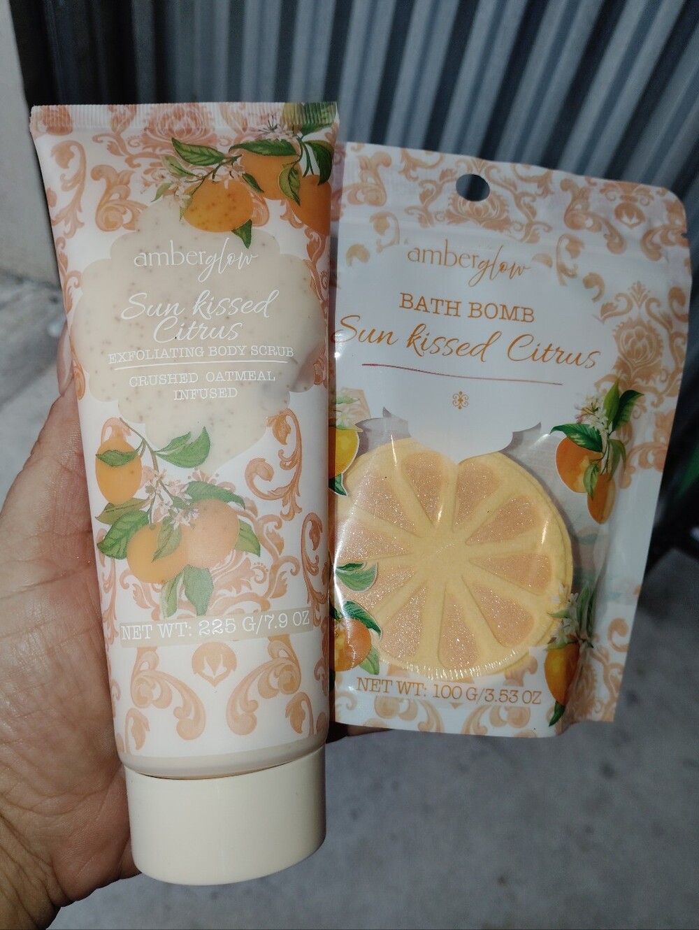 Amber glow Sunkist citrus exfoliating body scrub with oatmeal and fused New - Picture 4 of 4